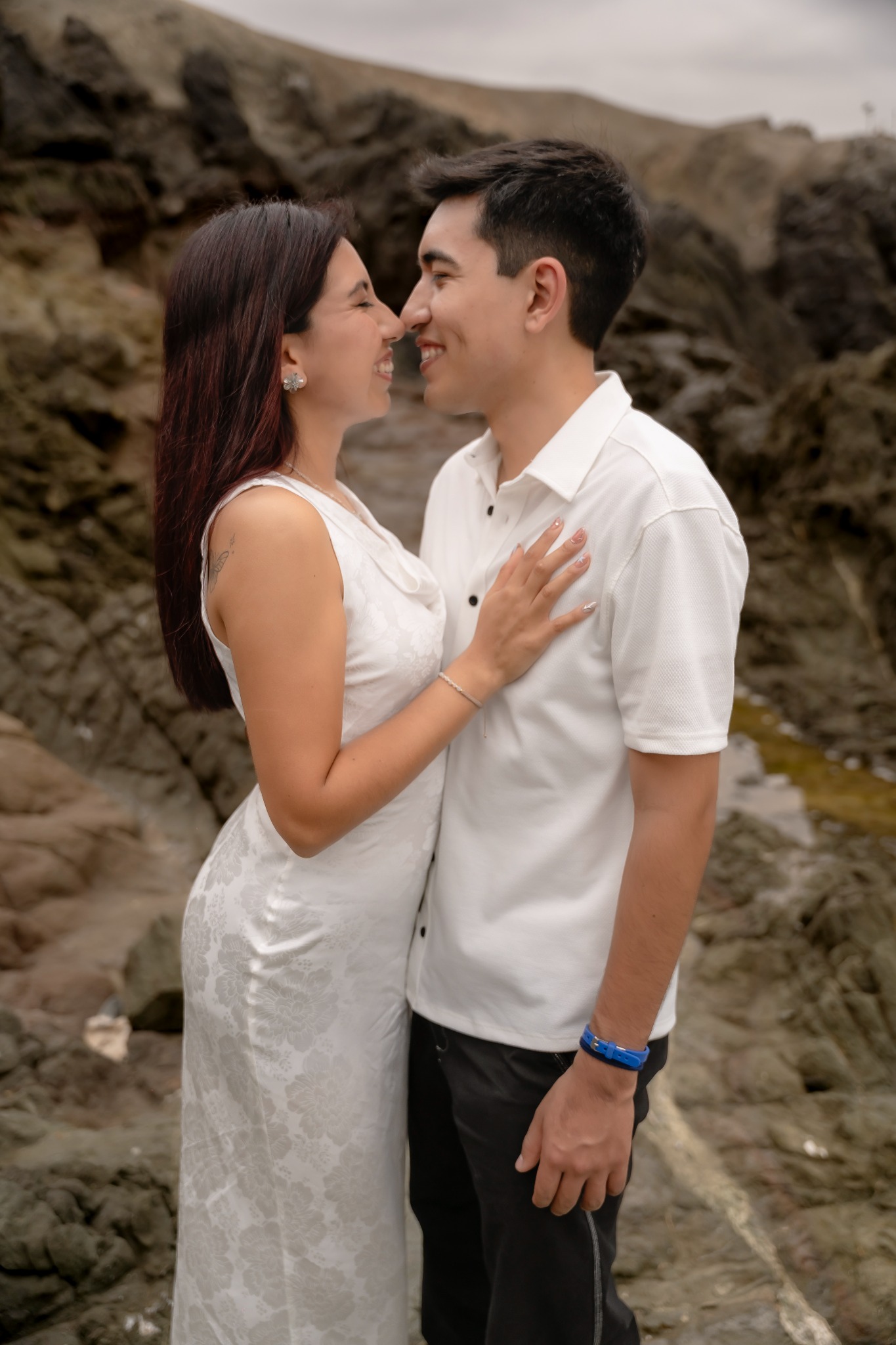 Ari y Rodrigo se miran de cerca